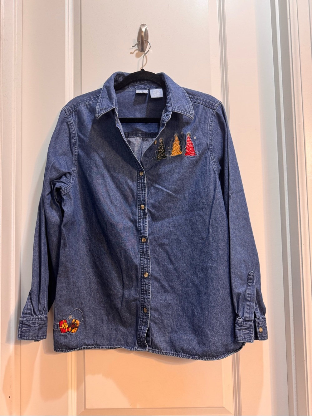 Holiday Edition Button Down Shirt LargeDenim Long Sleeve Pockets Christmas Tree